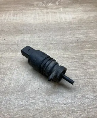 Volkswagen Golf IV Windscreen/windshield washer pump 1J5955651
