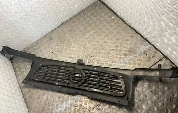Renault Master II Bonnet/hood grill 
