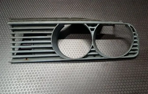 BMW 3 E30 Under headlight/headlamp trim 18760910