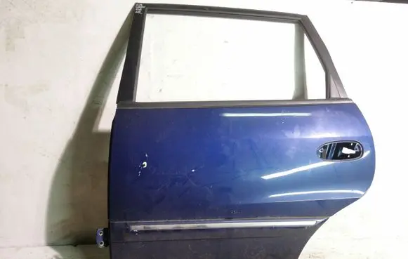 KIA Carens I Rear door