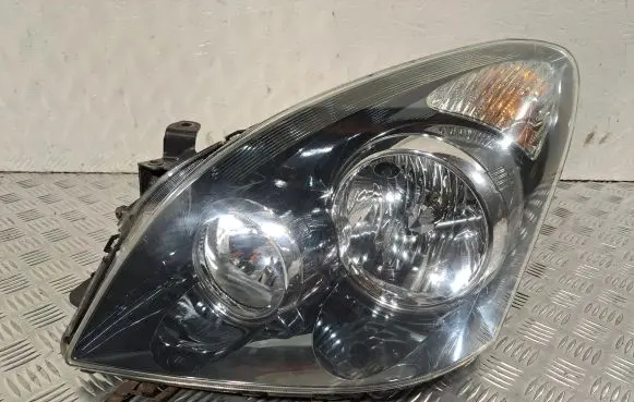 Toyota Corolla Verso AR10 Headlight/headlamp 811700F080