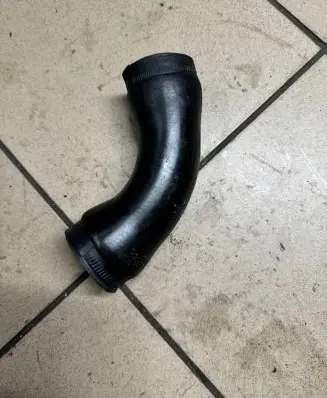 BMW 5 E39 Intercooler hose/pipe AU800085