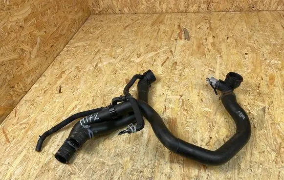 Engine coolant pipe/hose