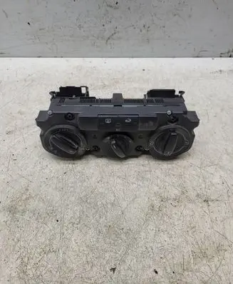 Volkswagen Touran I Climate control unit