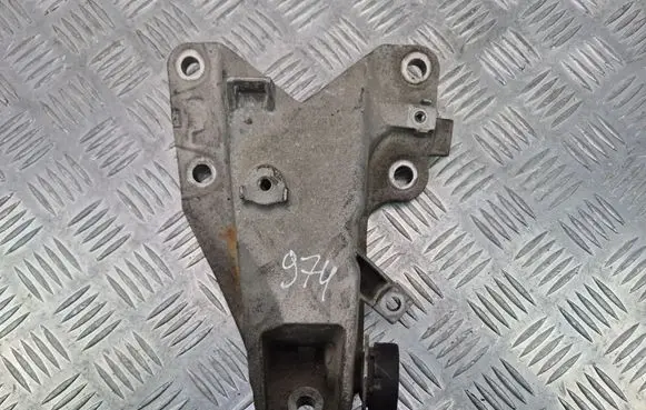 BMW 3 E90 E91 Engine mounting bracket 6760317