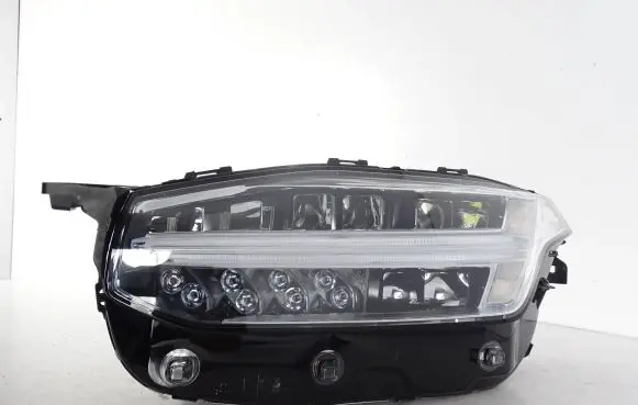 Volvo XC90 Headlight/headlamp 32494715
