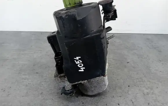 Volkswagen Polo Power steering pump 