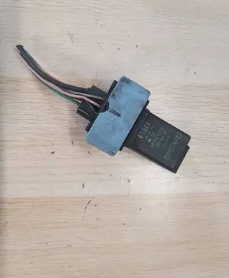 Citroen C3 Picasso Glow plug pre-heat relay 9802424080