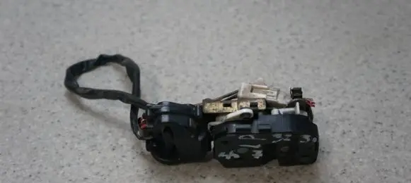 Mazda 323 F Front door lock