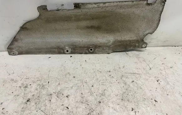 Engine bonnet/hood sound/heat insulation