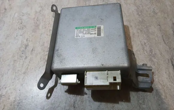 Toyota Avensis T270 Power steering control unit/module 8965005100