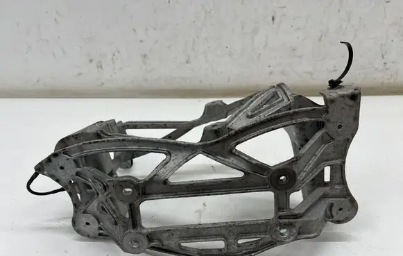 Polestar 2 A/C compressor mount bracket AD6TP