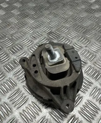 BMW 3 GT F34 Engine mount bracket 6787657