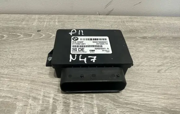 BMW 5 F10 F11 Hand brake control module 6799083 23122010 32620257A
