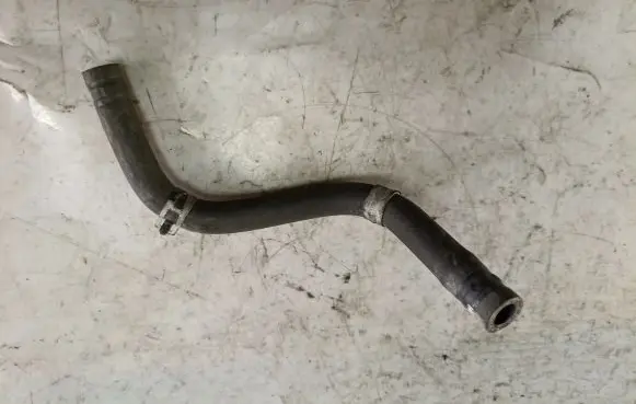Suzuki Grand Vitara I Engine coolant pipe/hose