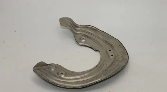BMW 2 G42 Front brake disc dust cover plate 6871338