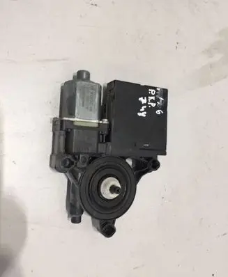 Volkswagen PASSAT B6 Front door window regulator motor 3C0959793C