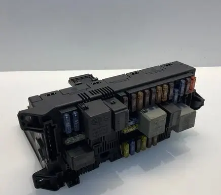 Mercedes-Benz E W211 Fuse module 2115453801 A2115453801