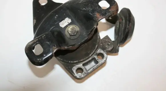 Ford Mondeo Mk III Engine mount bracket 1s716037 7W9381H