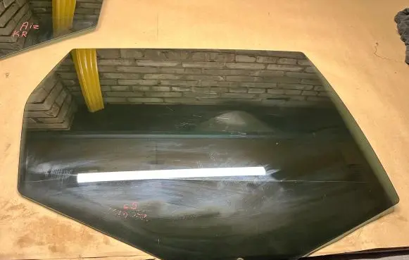 Volvo XC60 Rear door window glass 43R00053 E000186 DOT77M435AS3