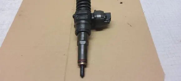 Volkswagen Golf V Fuel injector 038130073AG 0414720215