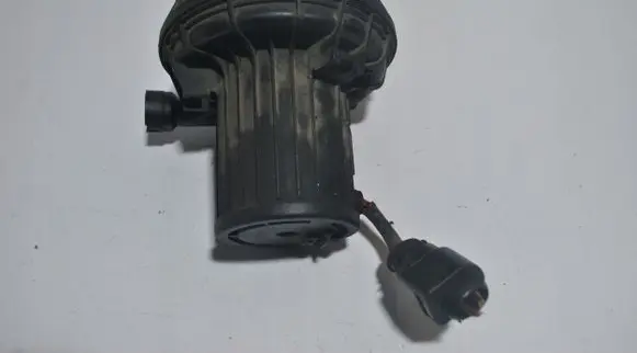 BMW 7 E38 Secondary air pump 06A959253B