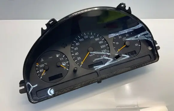 Speedometer (instrument cluster)