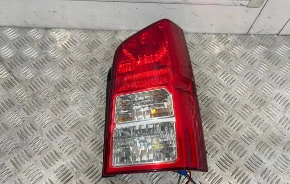 Nissan Pathfinder R51 Rear/tail lights 22016550