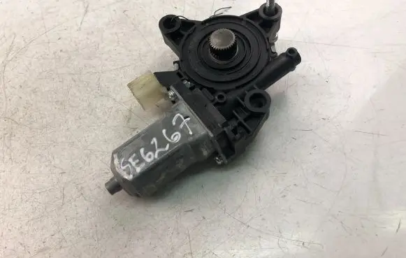 KIA Rio Front door window regulator motor 834501W000