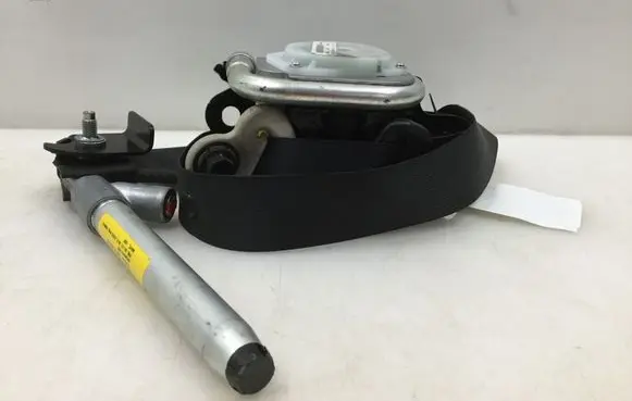 Nissan Note (E11) Front seatbelt 