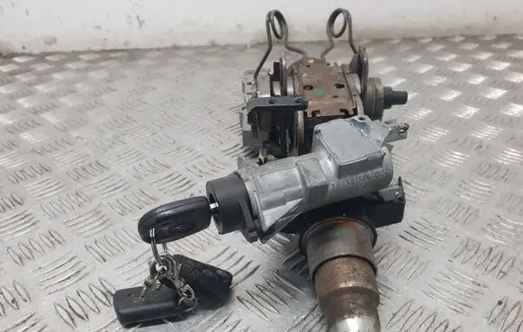 Volkswagen PASSAT B5 Ignition lock 4D0905851E 3B1419502