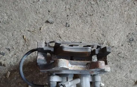 Mercedes-Benz GL X164 Front brake caliper