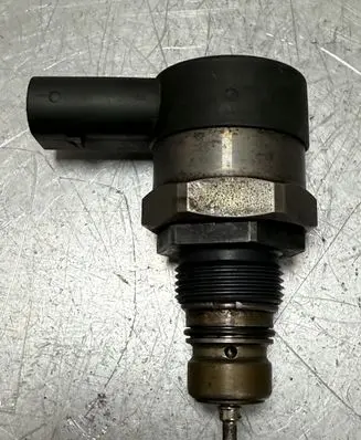 BMW X5 E70 Fuel pressure regulator 0281002738