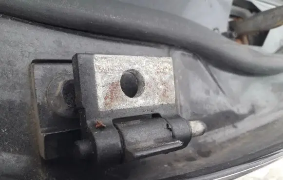 Volvo V70 Rear door lower hinge