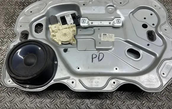 Ford Focus Front door window regulator with motor A12019365