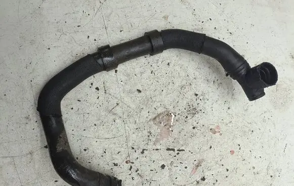 Coolant pipe/hose