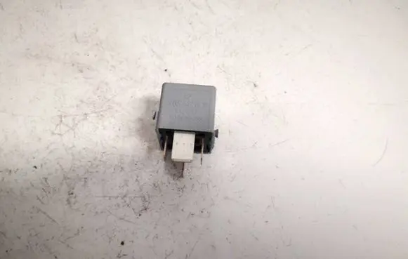 Mercedes-Benz A W169 Other relay a0025422619 v23134-j52-x361