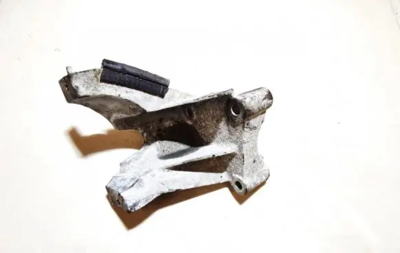 Peugeot 307 Engine mounting bracket 9638770480