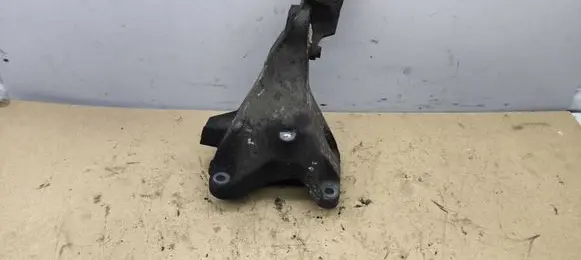 BMW 3 E90 E91 Engine mounting bracket 6781916