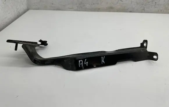 Audi A4 S4 B8 8K Fender mounting bracket 8K0821135