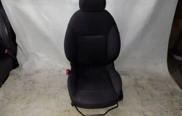 Peugeot 208 I Front driver seat 
