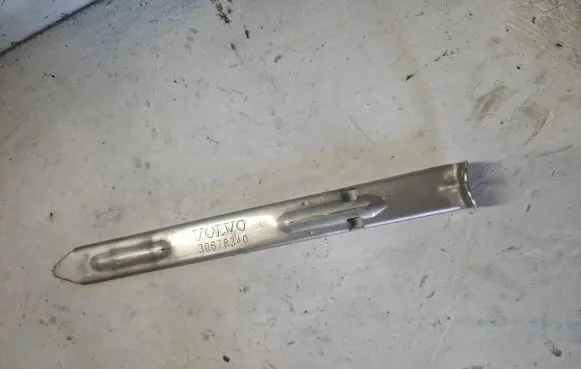 Volvo V70 Headlight/headlamp mounting bracket 30678340