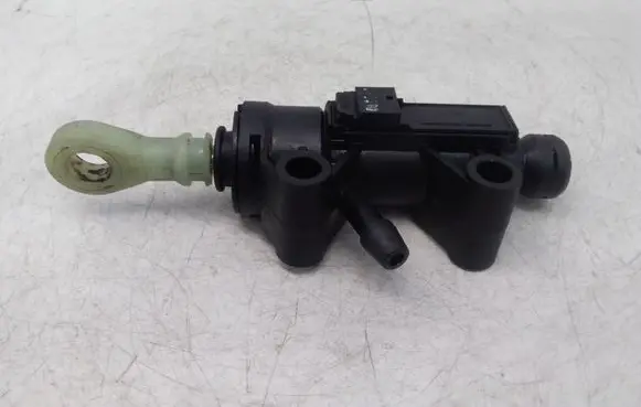 BMW 5 F10 F11 Clutch master cylinder 5789732 13670610