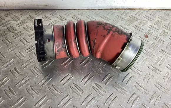 BMW X5 E70 Intercooler hose/pipe 7799873