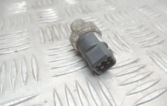 Volkswagen PASSAT B5.5 Air conditioning (A/C) pressure sensor 8D0959482B