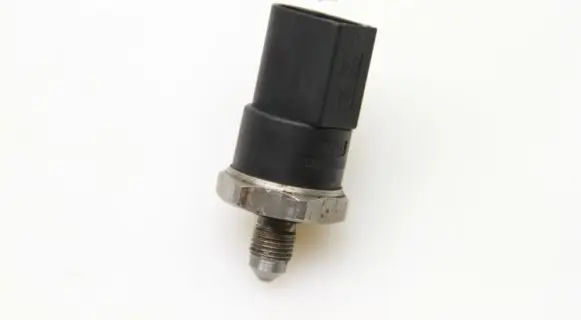 Audi A6 S6 C6 4F Fuel pressure sensor 06D906051A