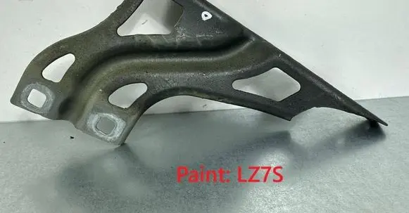 Audi Q3 8U Fender mounting bracket 8U0821136