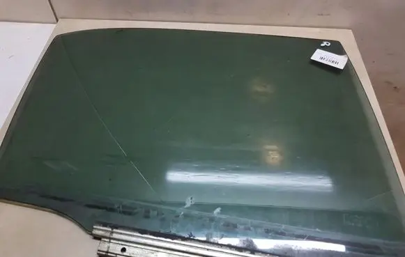 Lexus IS 200-300 Rear door window glass