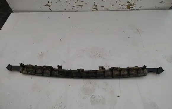 Rear bumper mounting bracket