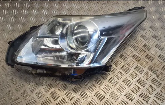 Toyota Avensis T270 Headlight/headlamp